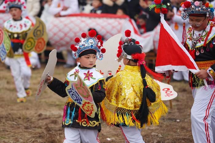 南京百米“駱山大龍”巡游祈福