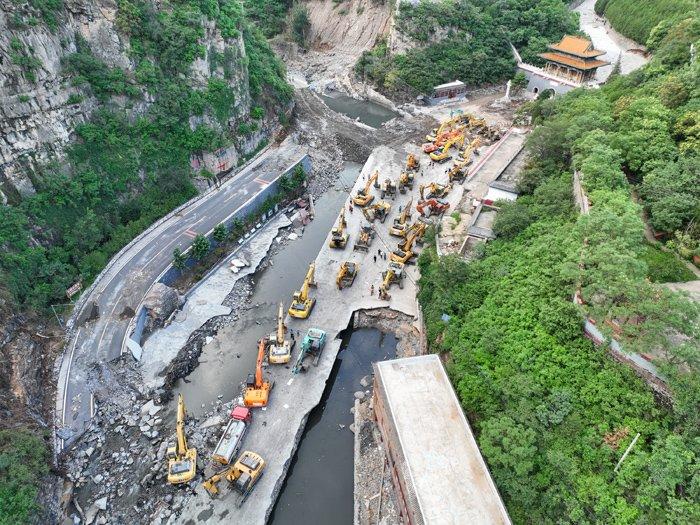 北京房山道路搶修加緊進行