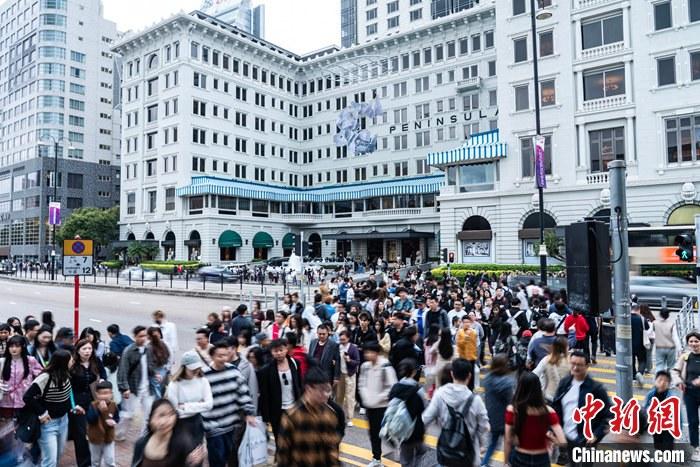 清明節(jié)假期香港游客眾多