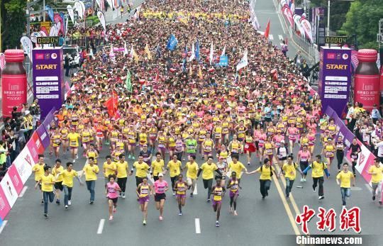 上海浦東國際女子半程馬拉松開跑 姚明亮相